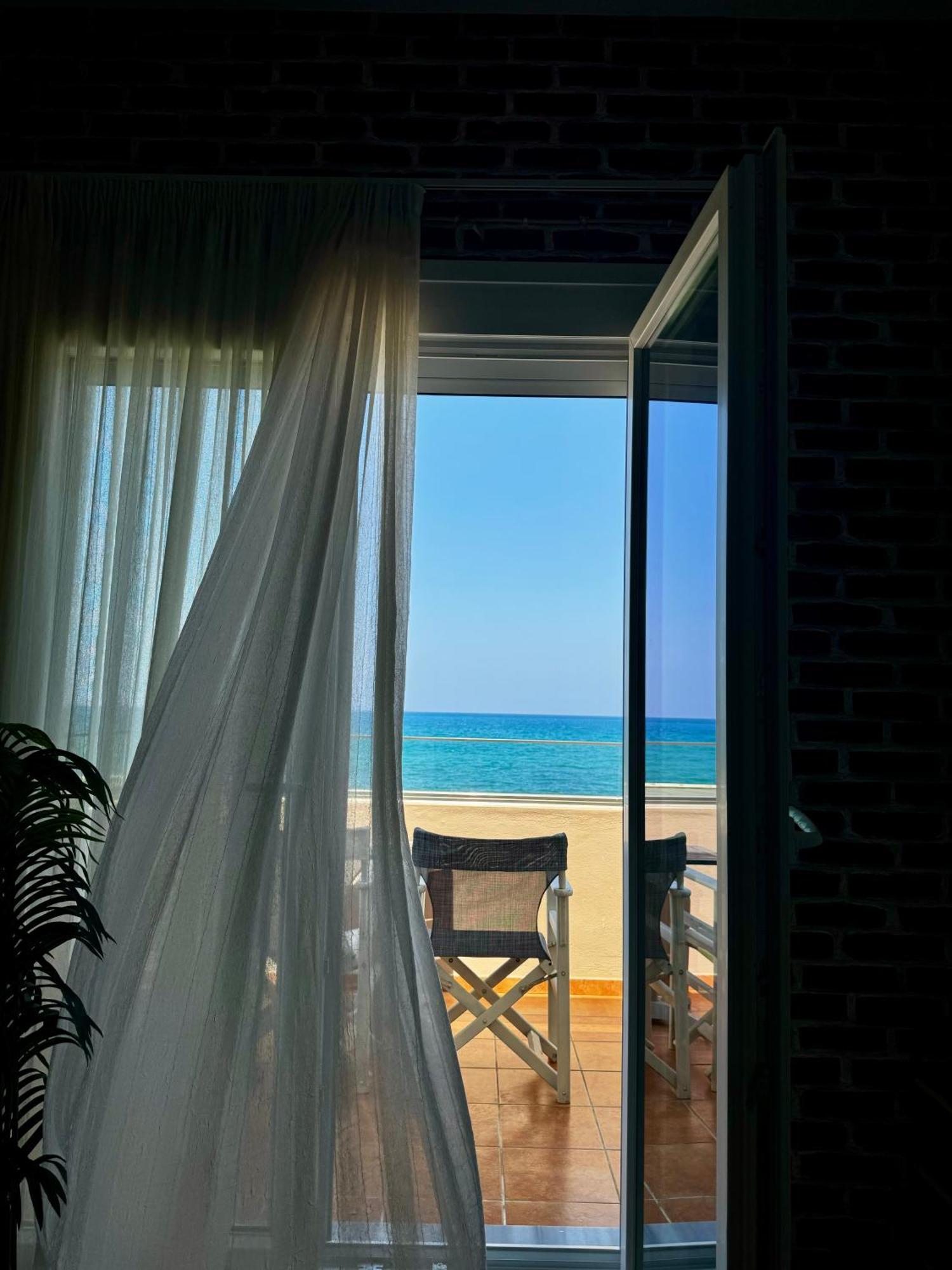 Nautica Hotel Apartments Stavromenos エクステリア 写真
