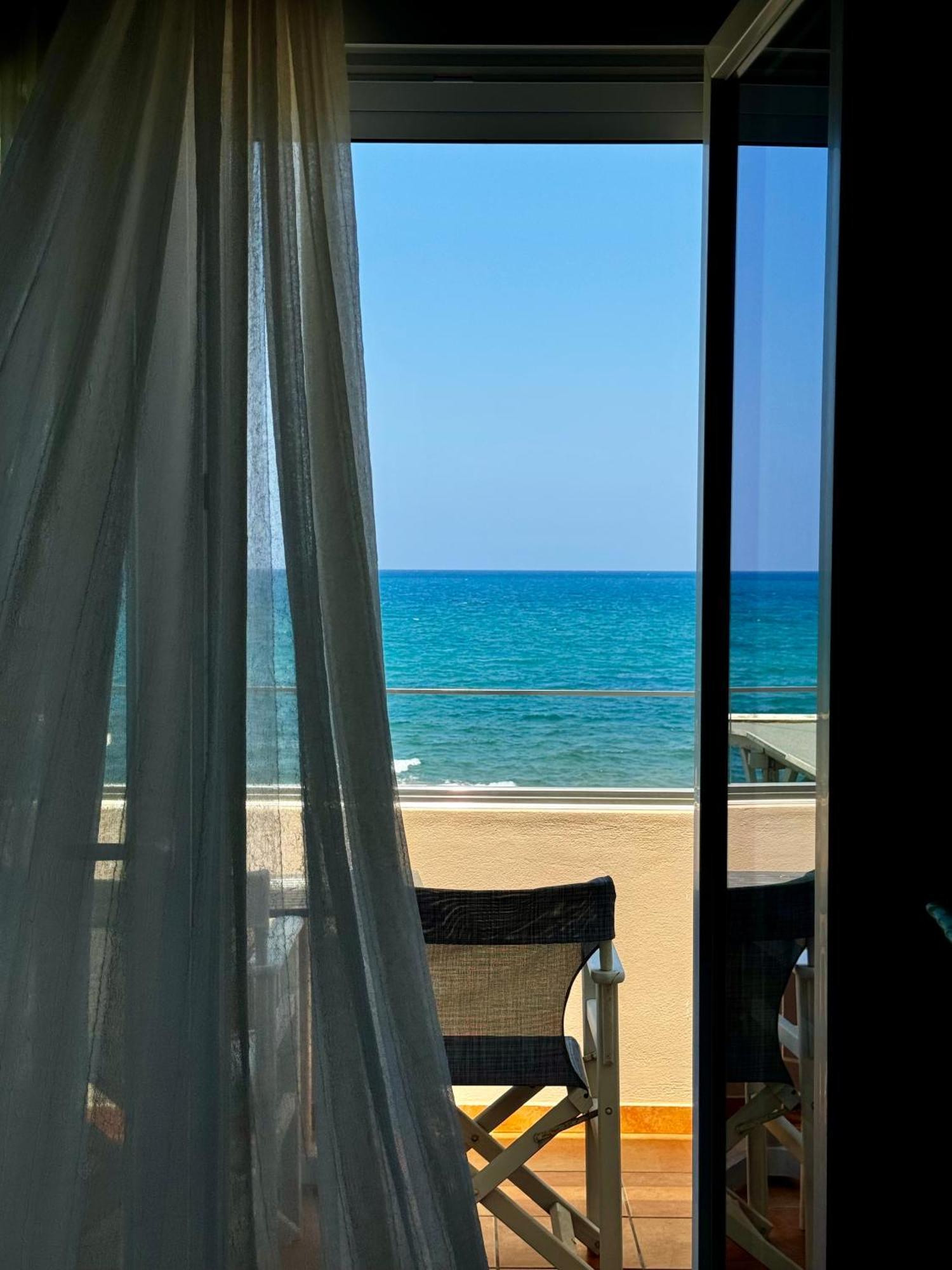 Nautica Hotel Apartments Stavromenos エクステリア 写真