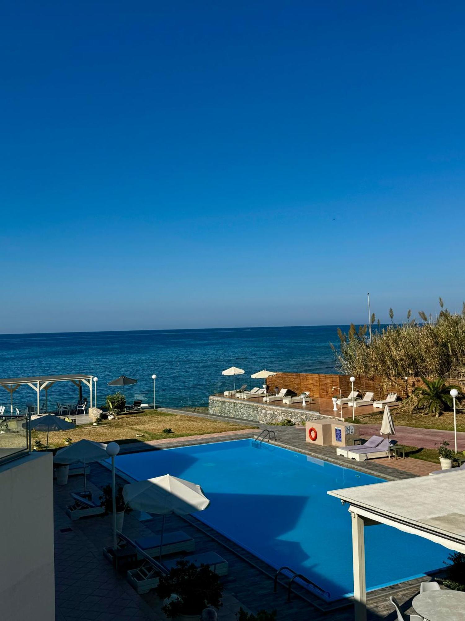 Nautica Hotel Apartments Stavromenos エクステリア 写真