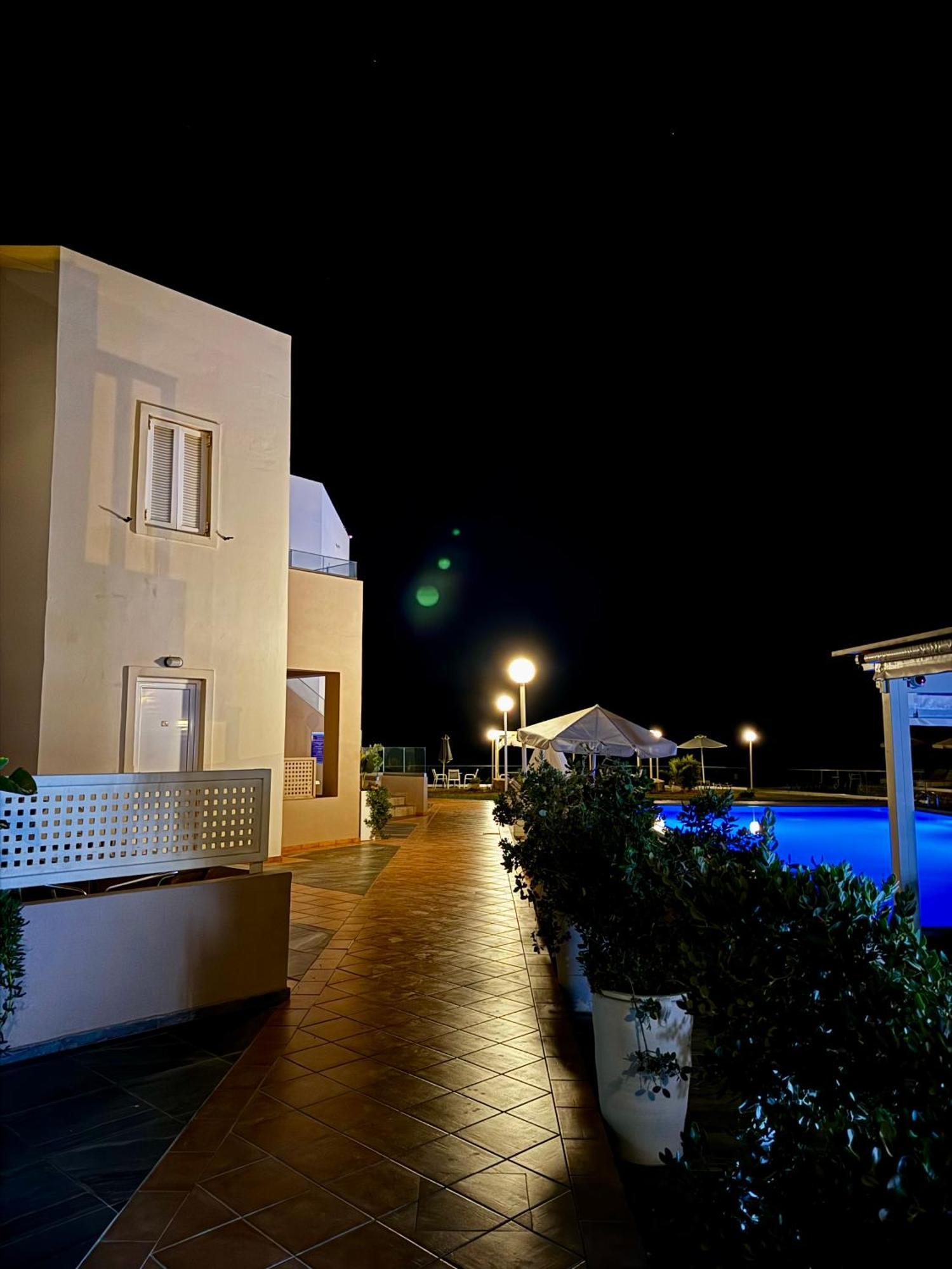 Nautica Hotel Apartments Stavromenos エクステリア 写真